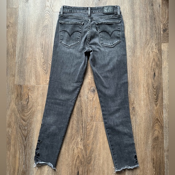 Levi’s 711 Skinny Jeans - Picture 2 of 2